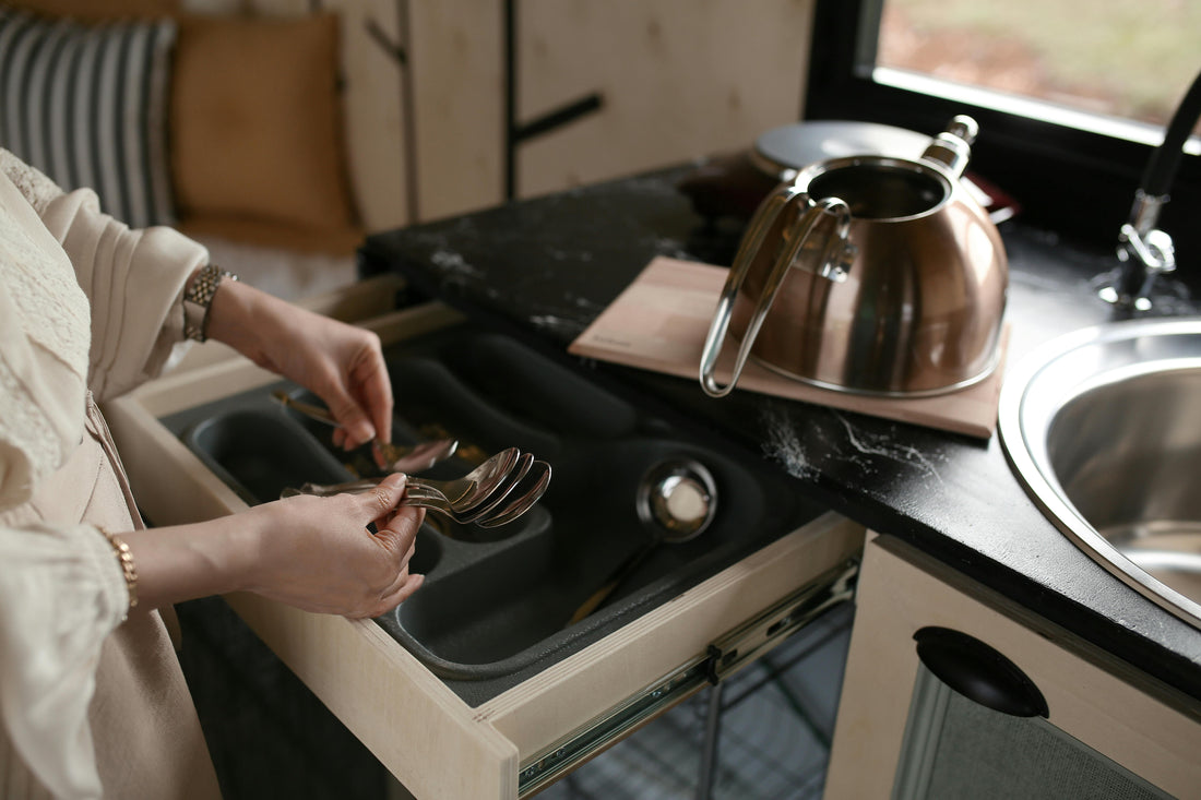 Range couvert : Solutions pratiques pour une cuisine bien organisée - Rangement Moderne